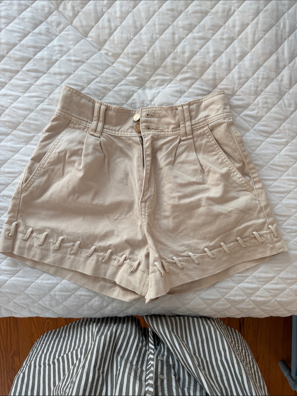 Sam Edelman Shorts Women 26 Beige High Waisted Pleated Whipstitch Hem Twill